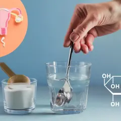 Rozpuszczanie proszku inozytolu w wodzie. Grafika przedstawia układ rozrodczy i wzór chemiczny inozytolu. Inozytol co to?