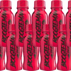 Rzędy czerwonych butelek z napojem energetycznym "Boogieman Fuel", każdy z czarnym, ostrym logo.