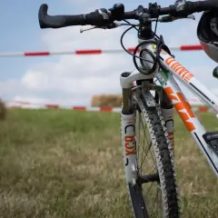 MTB vs Cross: Jak wybrać rower i nie żałować?