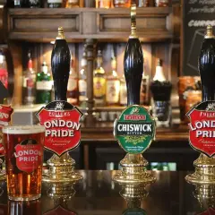 Piwo London Pride i Chiswick Bitter. Czy piwo jest zdrowe? W pubie, gdzie każdy wybór ma znaczenie.