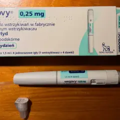 Opakowanie i wstrzykiwacz leku Wegovy 0,25 mg z semaglutydem.