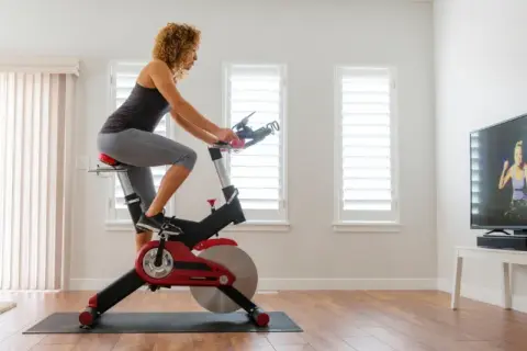 Jaki rower do ćwiczeń w domu? Wybierz idealny dla siebie!