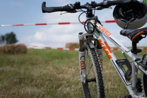 MTB vs Cross: Jak wybrać rower i nie żałować?