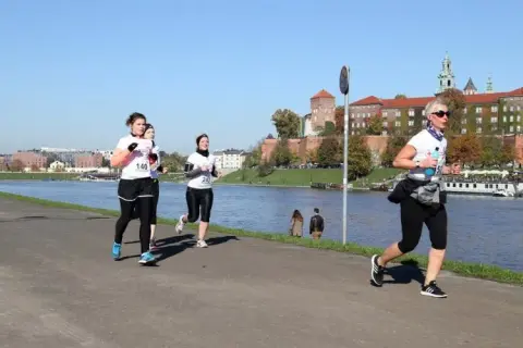 Bieganie w Krakowie: Trasy, grupy, imprezy. Twój biegowy raj!