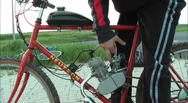Rower z silnikiem spalinowym: Czy warto? Poradnik prawny i techniczny