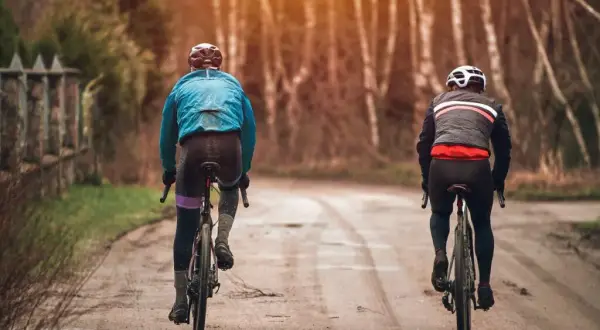 Jak ubrać się na rower przy 10°C? Komfort na cebulkę!