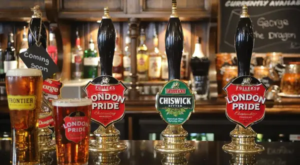 Piwo London Pride i Chiswick Bitter. Czy piwo jest zdrowe? W pubie, gdzie każdy wybór ma znaczenie.