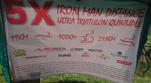 5X Ironman dystans: 19km pływania, 900km jazdy na rowerze, 211km biegu. Ultra Triathlon Quintuple.