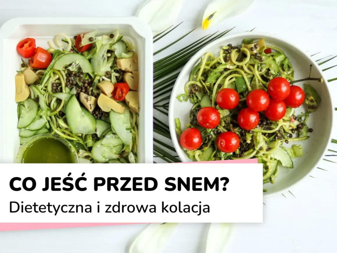 Dwie porcje lekkostrawnej kolacji: sałatka z cukinii, pomidorków i soczewicy. Idealna na wieczór.