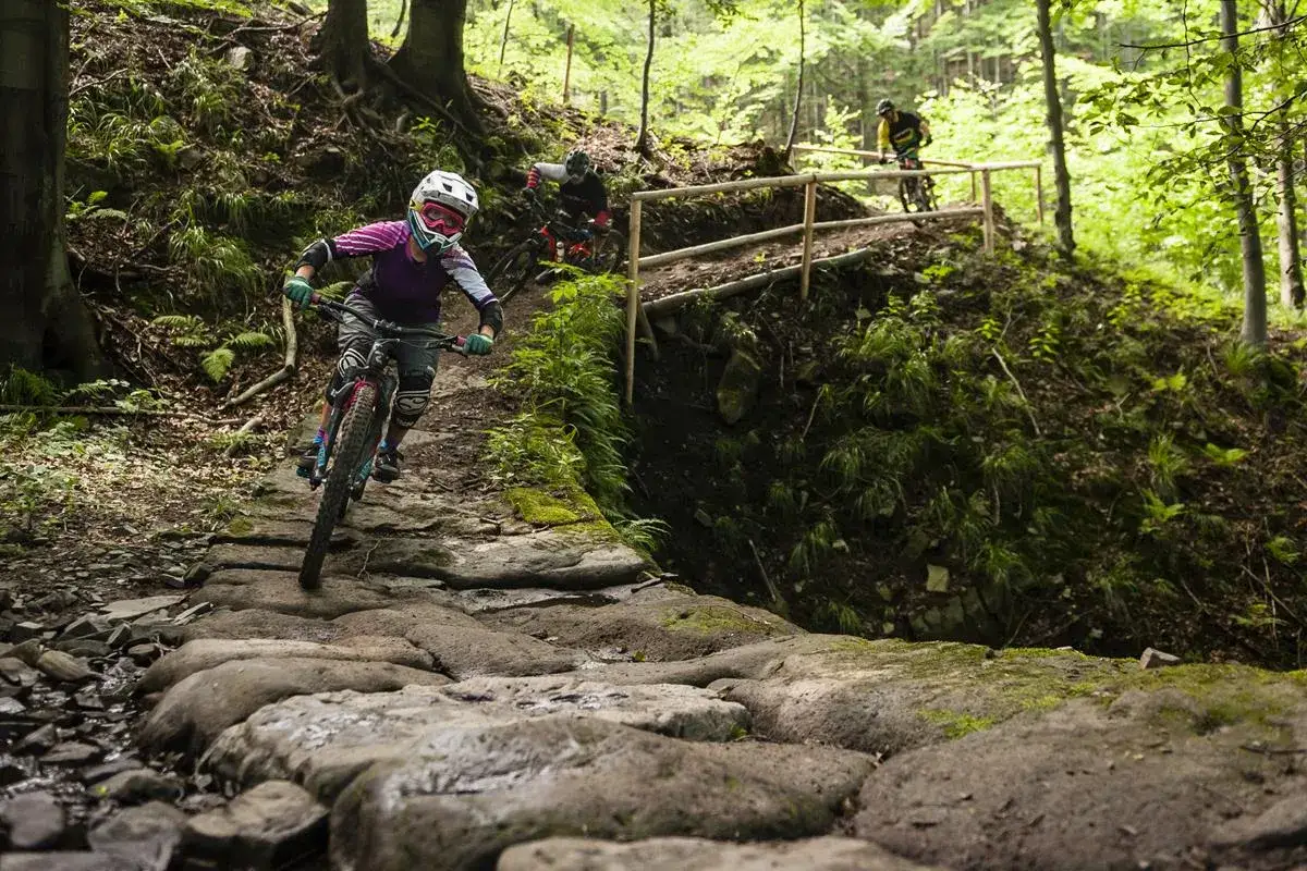 Rowerzyści na trasach Enduro Trails Bielsko-Biała