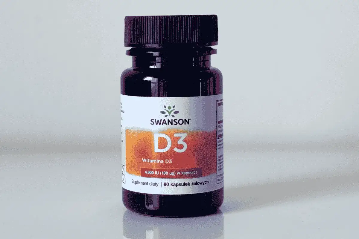 Butelka suplementu diety Swanson D3 z witaminą D. Pozytywne Swanson opinie o produkcie.
