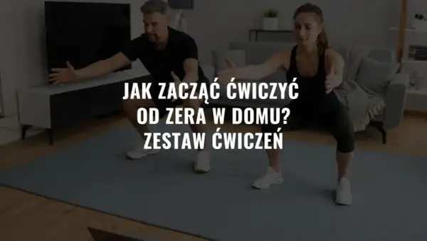 Para ćwiczy w domu, wykonując przysiady. Tekst na ekranie sugeruje plan treningowy dla początkujących.
